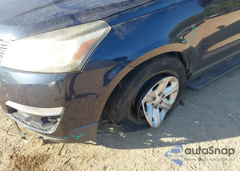 2015 Chevrolet Traverse Ls z USA, uszkodzony, nr VIN 1GNKRFEDXFJ275799